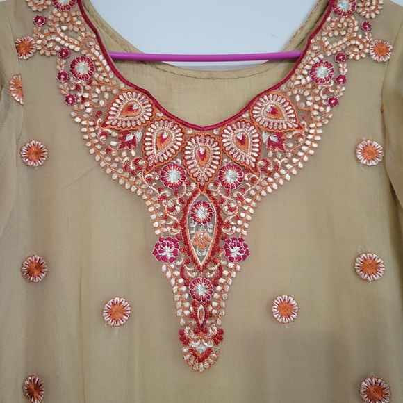 Pakistani shalwar kameez - Picture 2 of 5